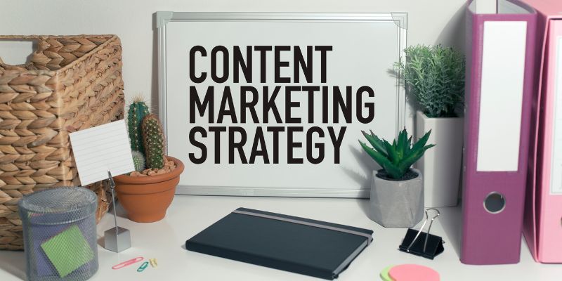 content marketing sign with notebooks and desk accessories